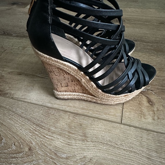 Charles David Black Strappy Wedge Sandals - Picture 5 of 8